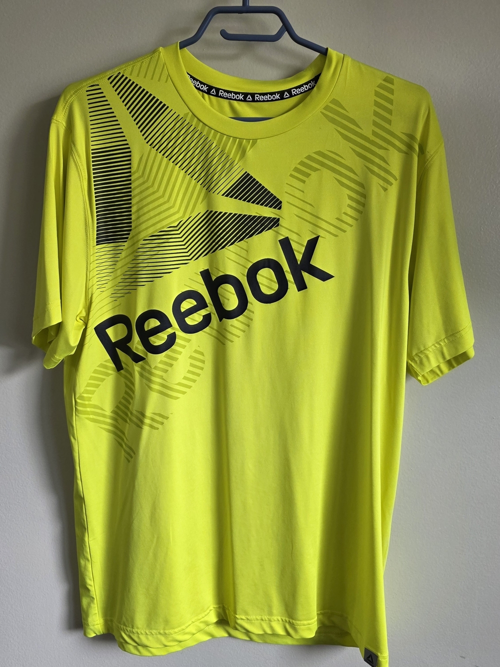 Reebok Men’s Neon Yellow Short-Sleeve Graphic Performance Tee Size M